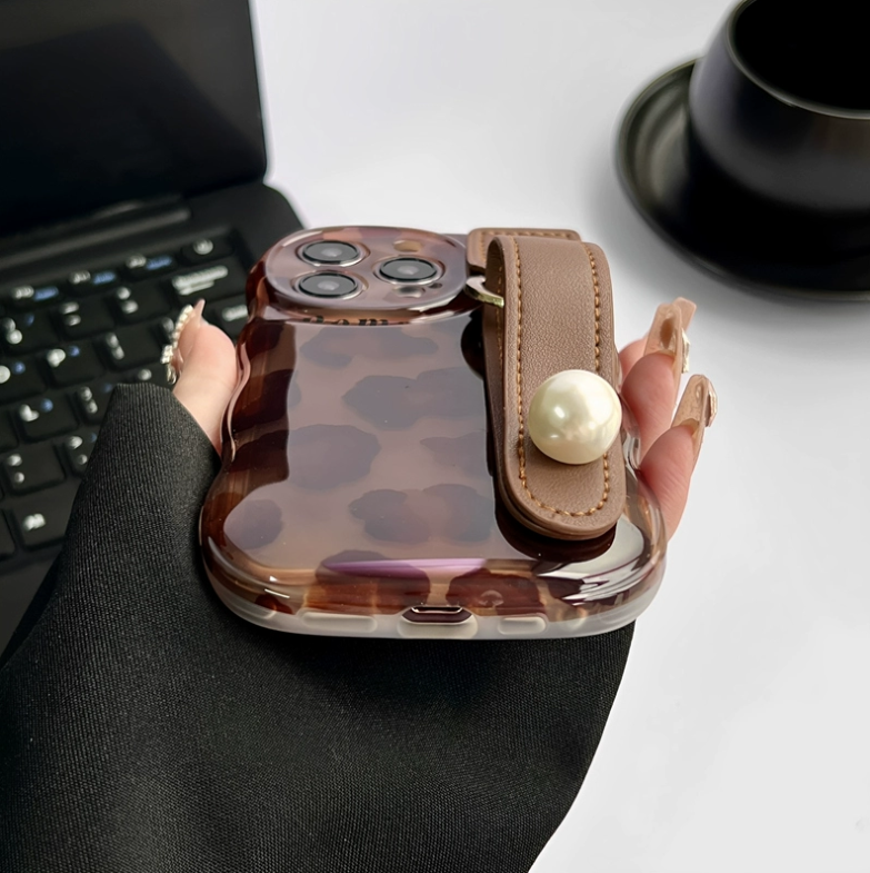 Leather case compatible with iPhone 15 16 case with wrist strap, leopard print.